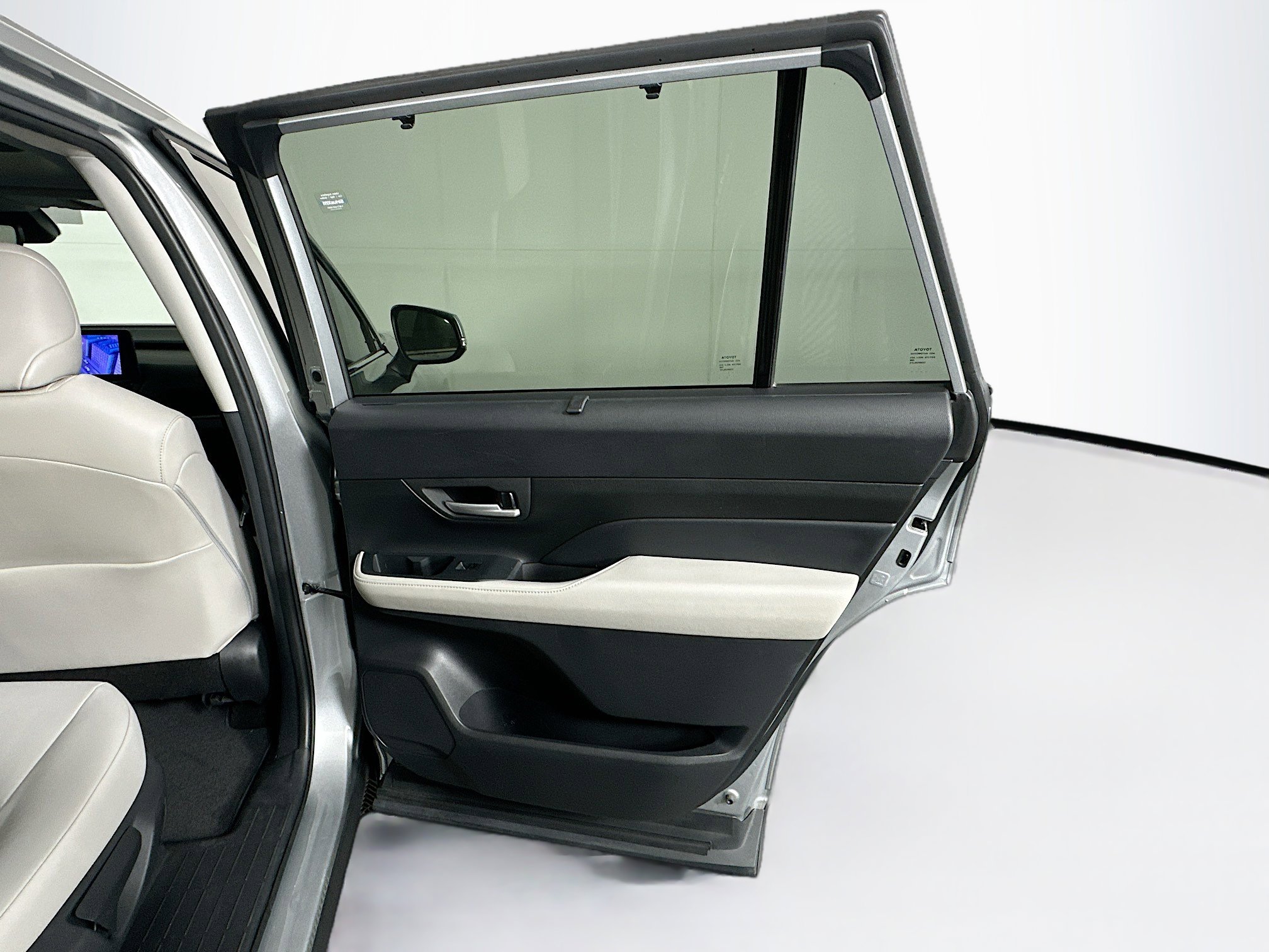 Used 2024 Toyota Grand Highlander XLE image 32
