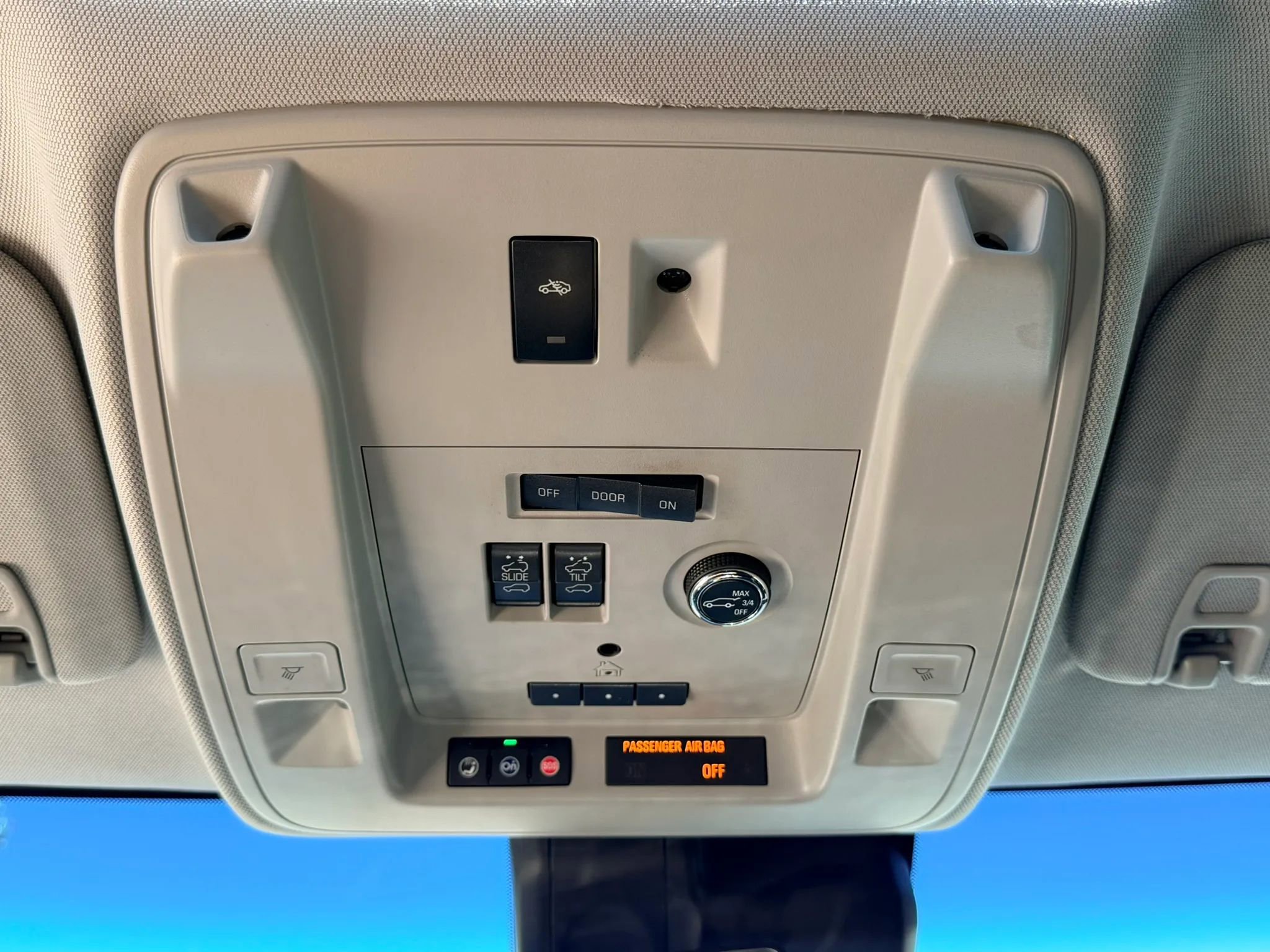 Used 2018 Cadillac Escalade ESV Luxury RWD image 31