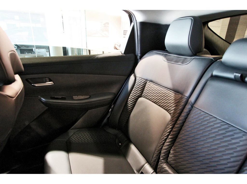 New 2026 Nissan Leaf Platinum+ w/ Cargo Package (Platinum+) image 9