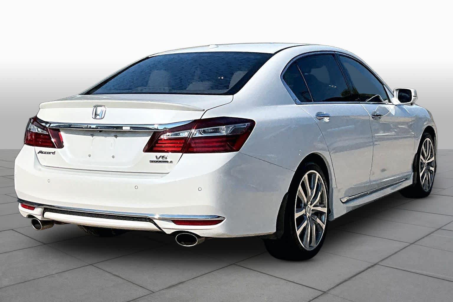 Certified 2017 Honda Accord Touring image 13