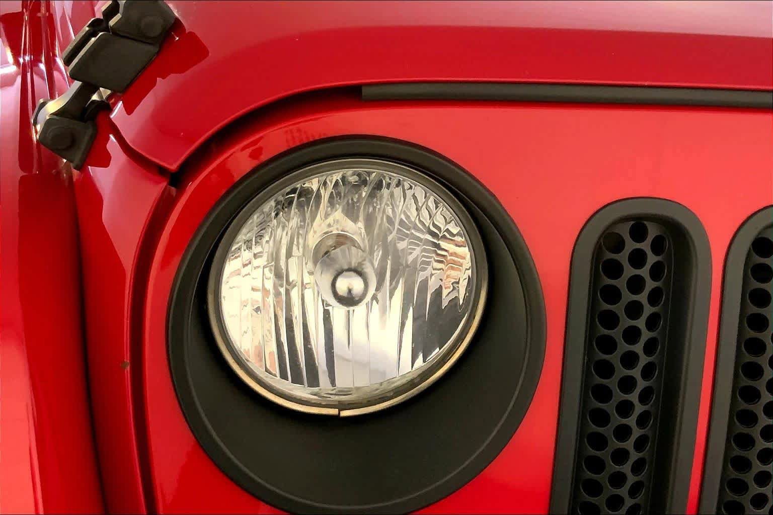 Used 2014 Jeep Wrangler Unlimited Sahara w/ Dual Top Group AWD/4WD image 26