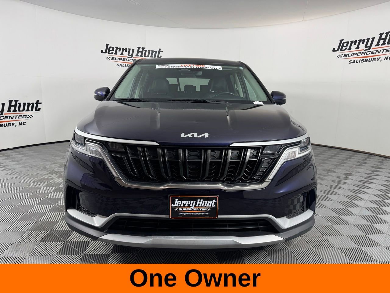 Used 2023 Kia Carnival LX image 5