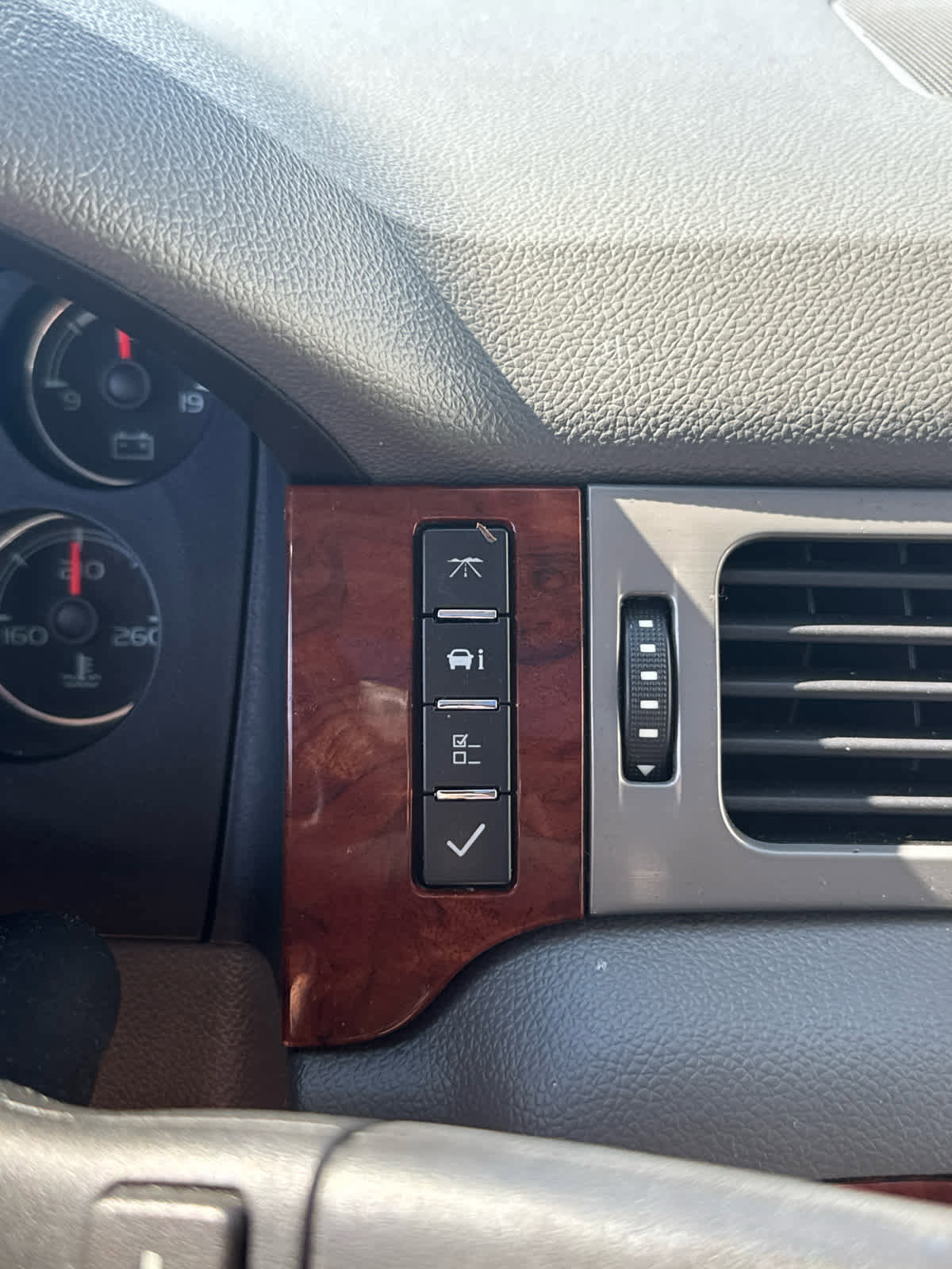 Used 2013 Chevrolet Tahoe LTZ image 31