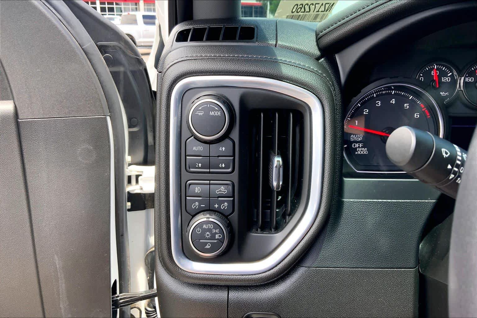 Used 2022 Chevrolet Silverado 1500 LTZ AWD/4WD image 36