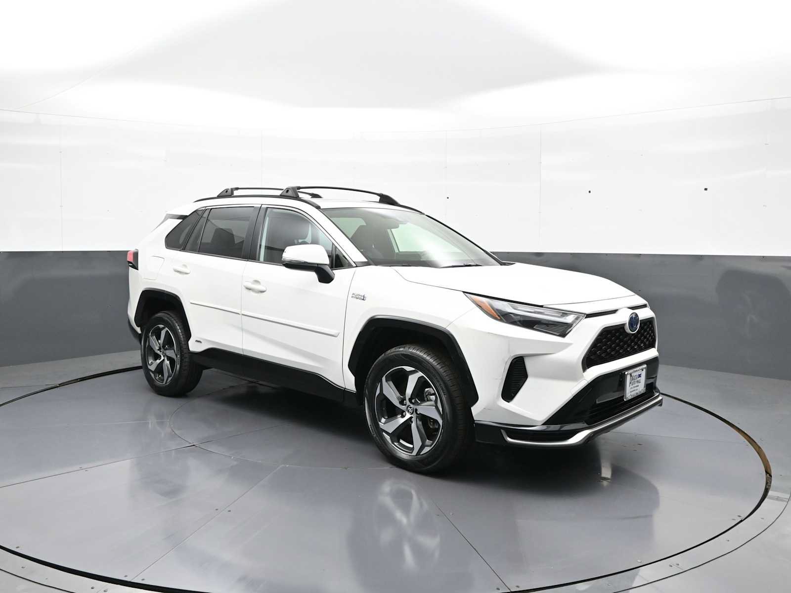 Used 2023 Toyota RAV4 SE w/ Weather & Moonroof Package AWD/4WD image 3