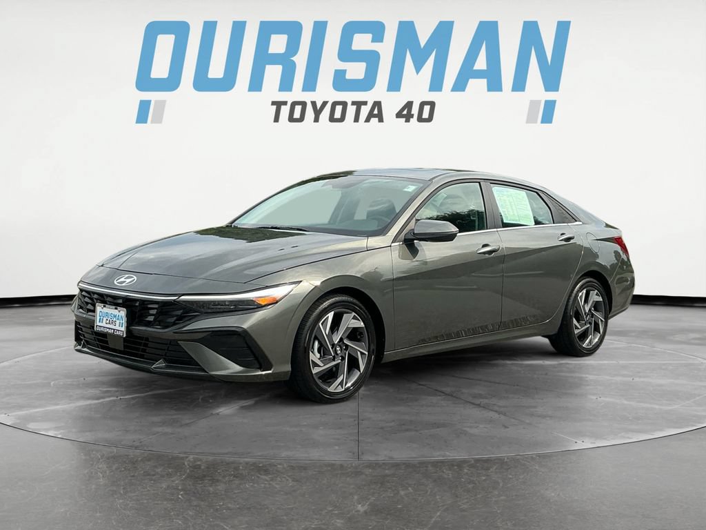 Used 2025 Hyundai Elantra Limited FWD image 3