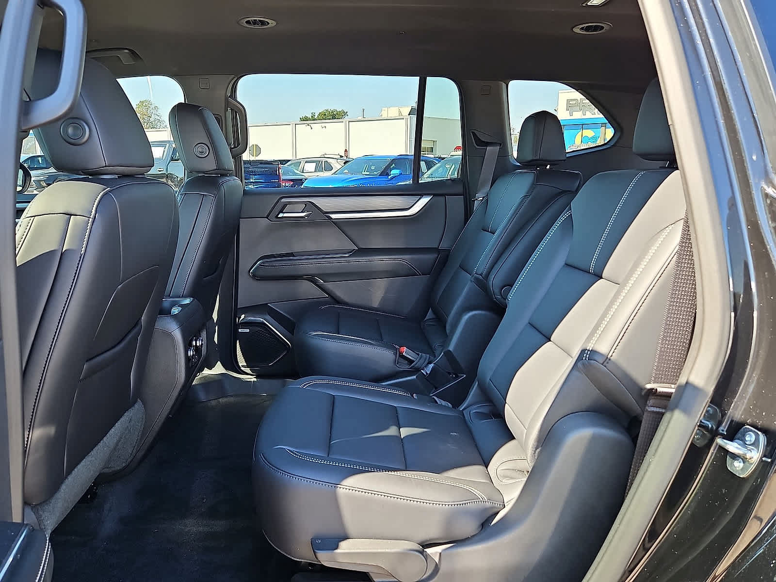 Used 2026 GMC Acadia Elevation w/ Elevation Premium Package FWD image 31