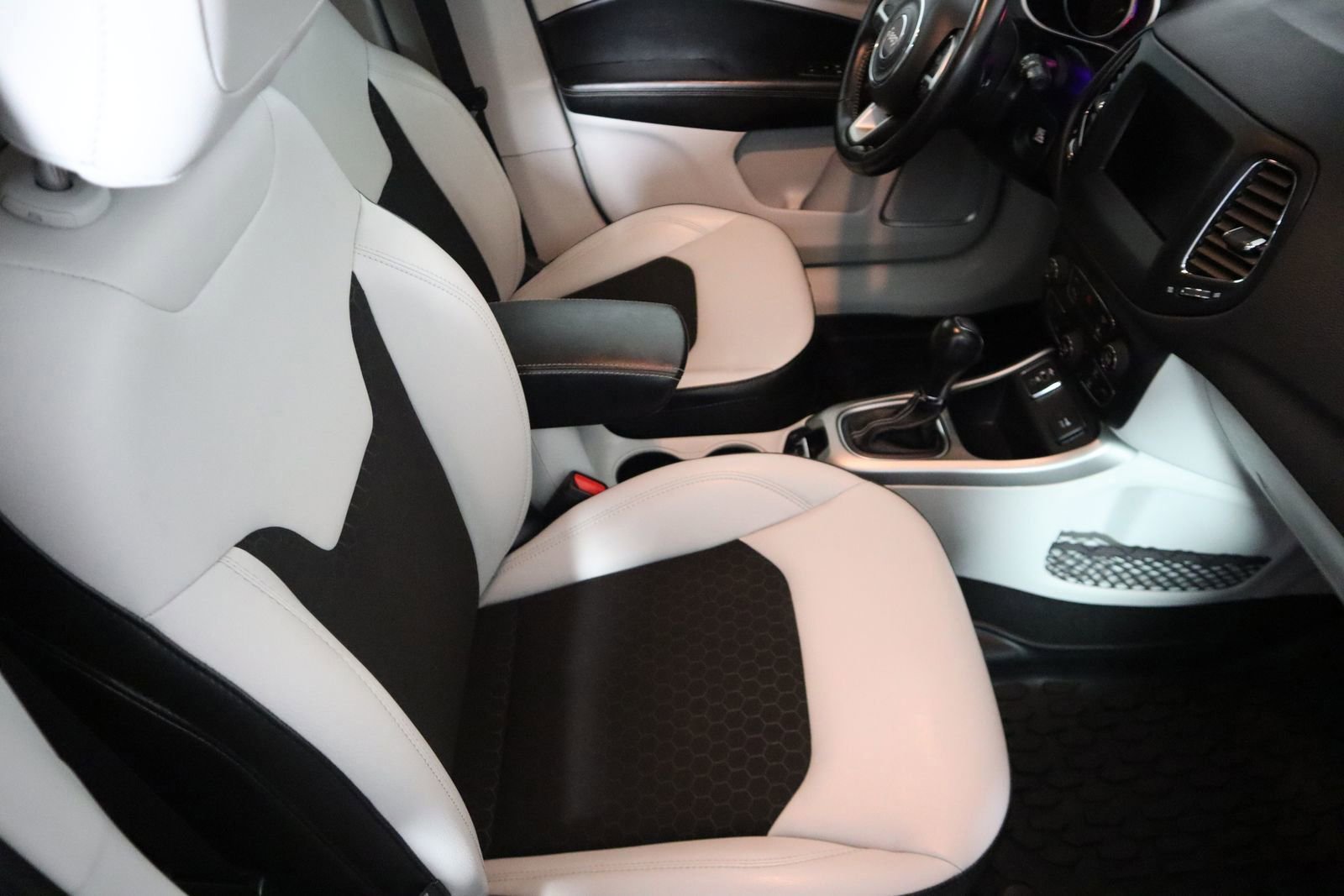 Used 2021 Jeep Compass Latitude w/ Driver Assistance Group image 60