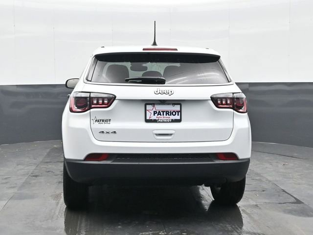 Used 2025 Jeep Compass Sport w/ Mopar Graphics Package image 3