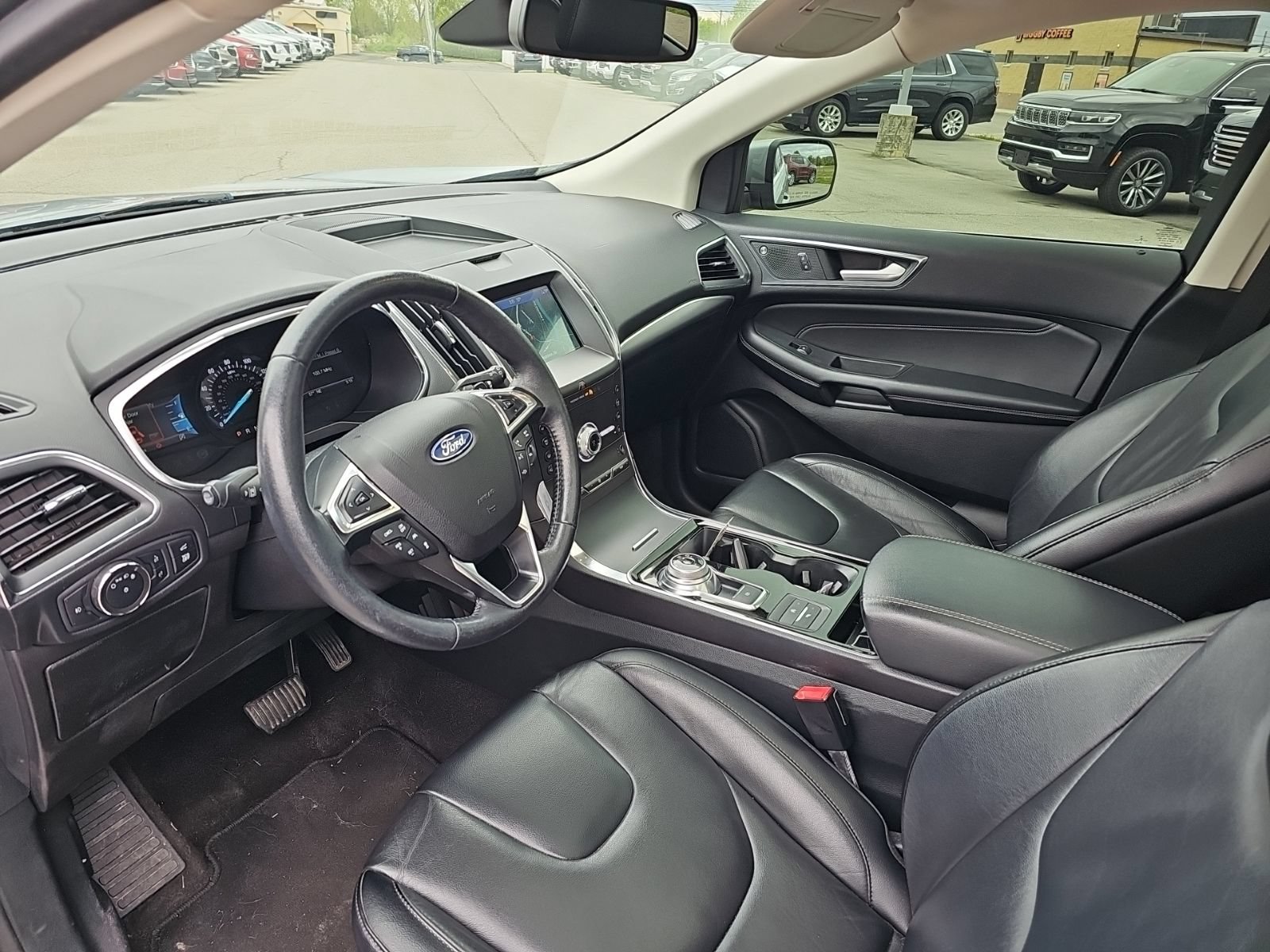 Used 2020 Ford Edge Titanium w/ Class II Trailer Tow Package AWD/4WD image 11