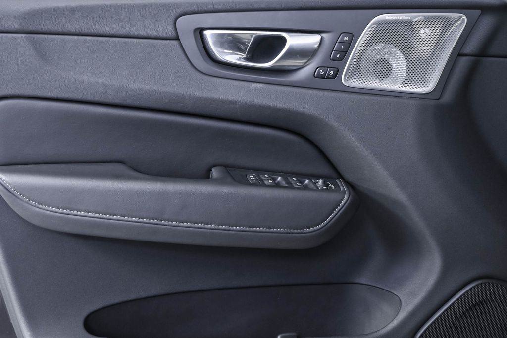 Used 2024 Volvo XC60 B5 Ultimate AWD/4WD image 8