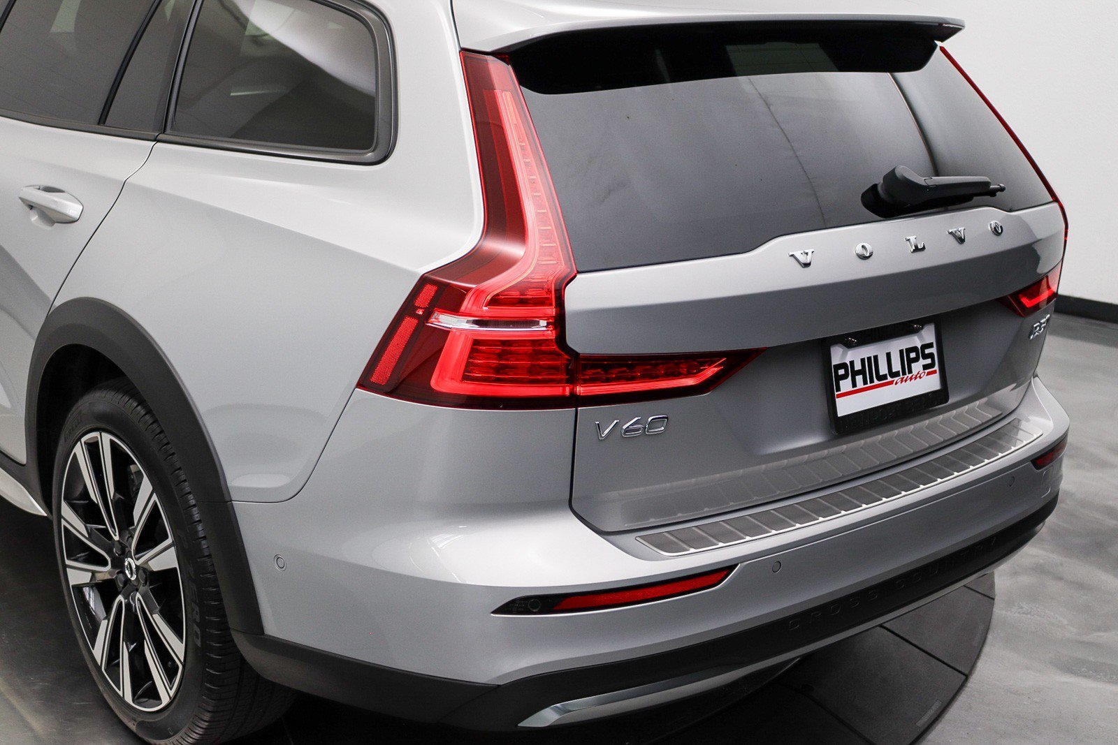 Used 2025 Volvo V60 B5 Cross Country Ultra w/ Protection Package Premier AWD/4WD image 12