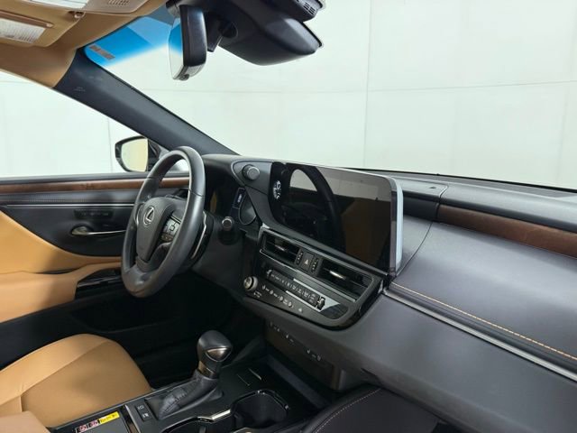 Used 2025 Lexus ES 300h w/ Premium Package image 35