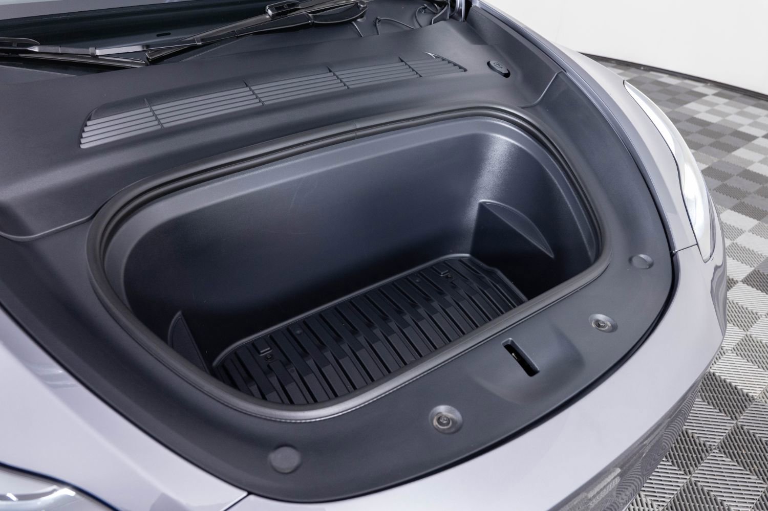 Used 2025 Tesla Model Y Long Range RWD image 36
