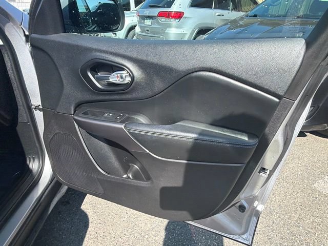 Used 2020 Jeep Cherokee Latitude FWD image 8