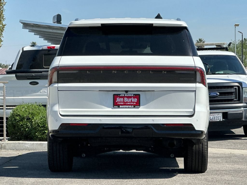 Certified 2025 Lincoln Navigator Reserve AWD/4WD image 4