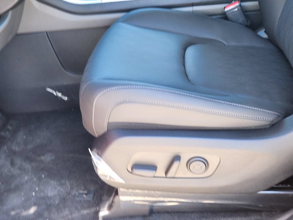 New 2026 Kia Carnival FWD image 8