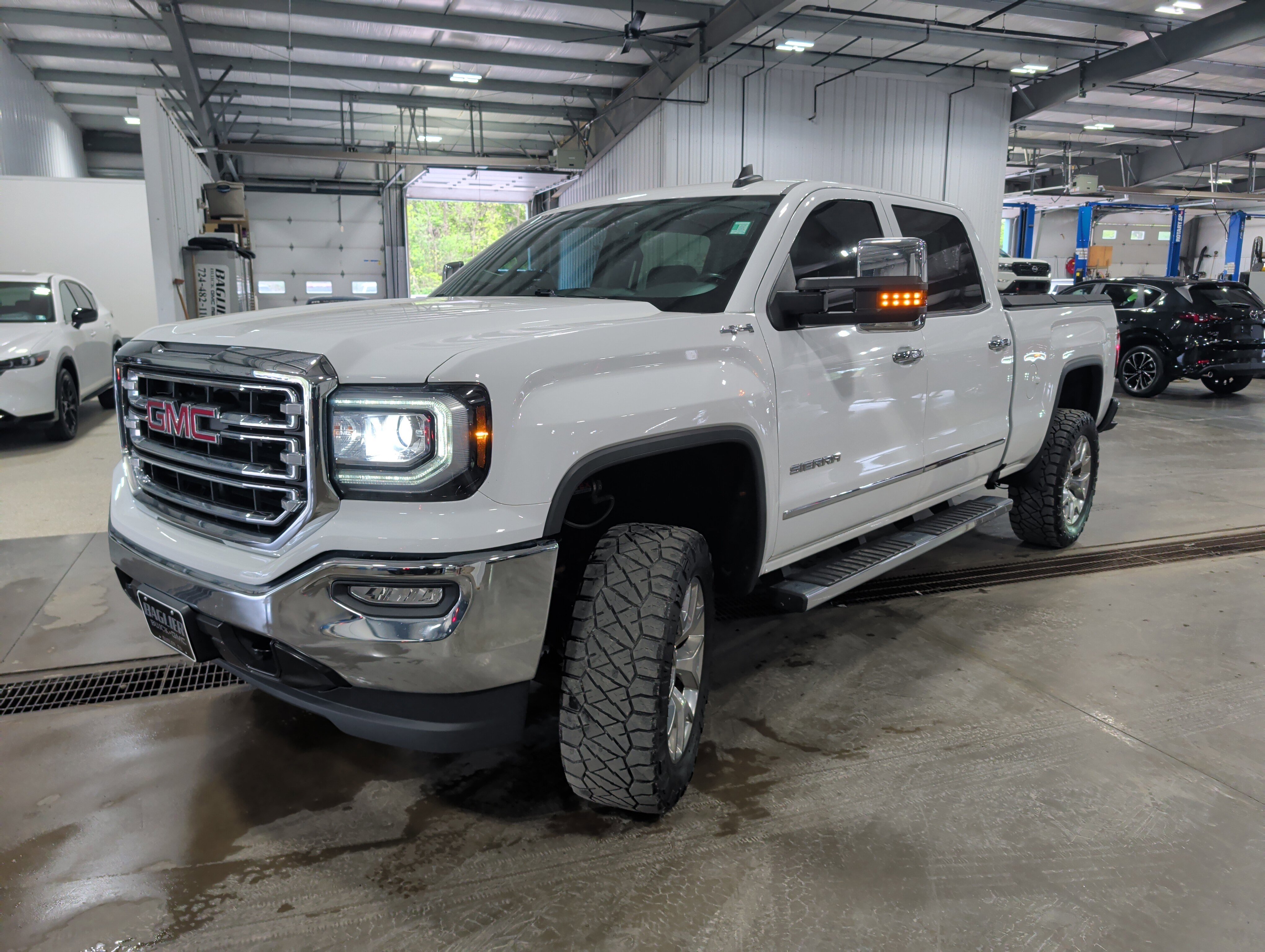 Used 2018 GMC Sierra 1500 SLT w/ SLT Premium Package AWD/4WD image 6