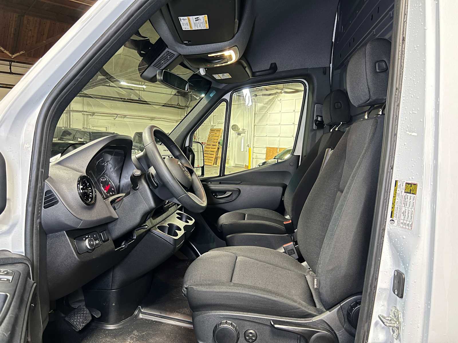 Used 2025 Mercedes-Benz Sprinter 2500 image 19