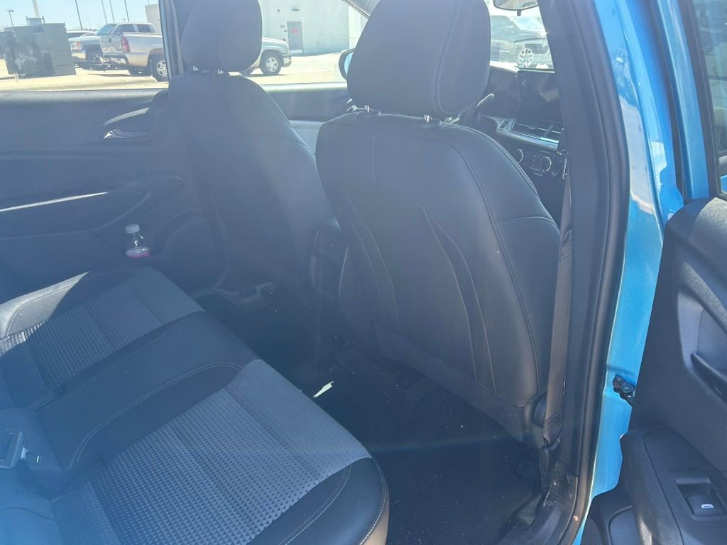 Used 2025 Chevrolet Trax LT w/ LT Convenience Package image 10