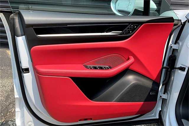 New 2025 Porsche Macan 4S Electric image 27