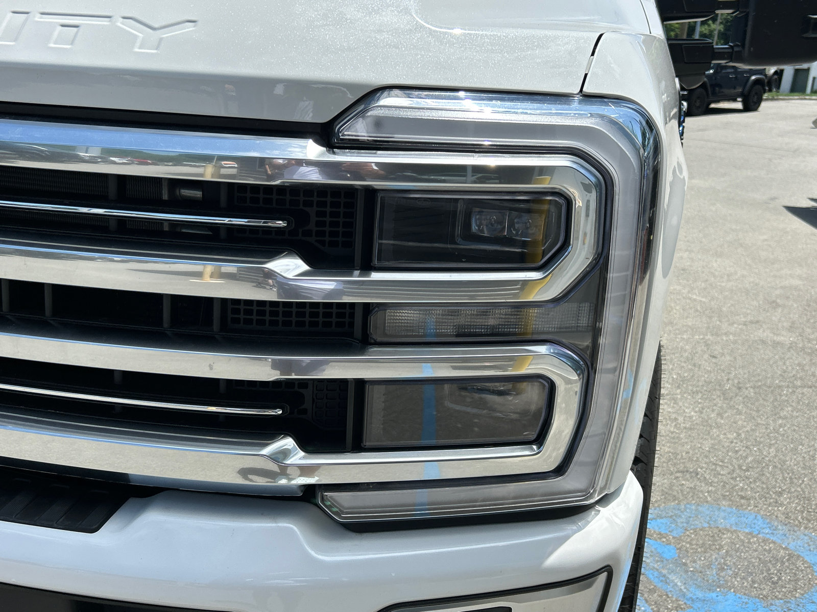 Used 2025 Ford F350 Platinum w/ FX4 Off-Road Package AWD/4WD image 4