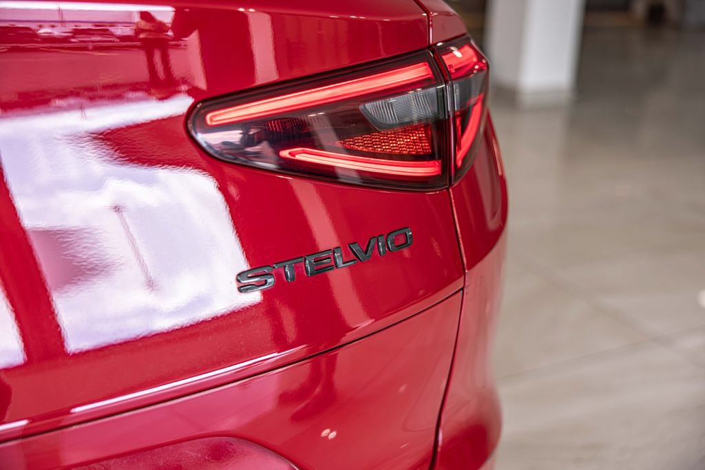 Used 2020 Alfa Romeo Stelvio Ti Sport AWD/4WD image 16