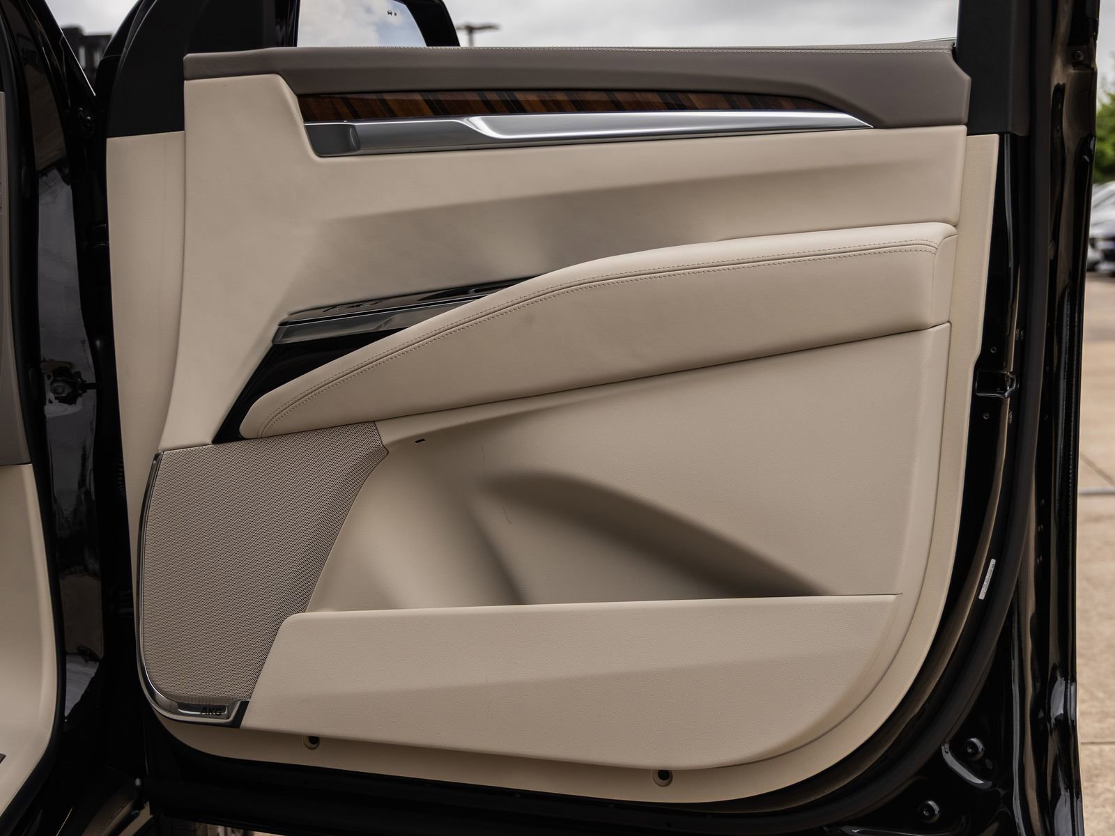 Used 2026 Cadillac Escalade Platinum Sport w/ LPO, Floor Liner Package AWD/4WD image 44