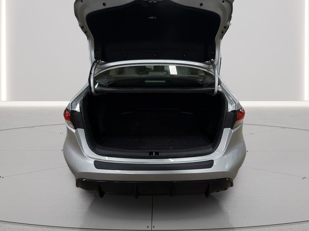 Used 2025 Toyota Corolla SE w/ SE Premium Package image 16