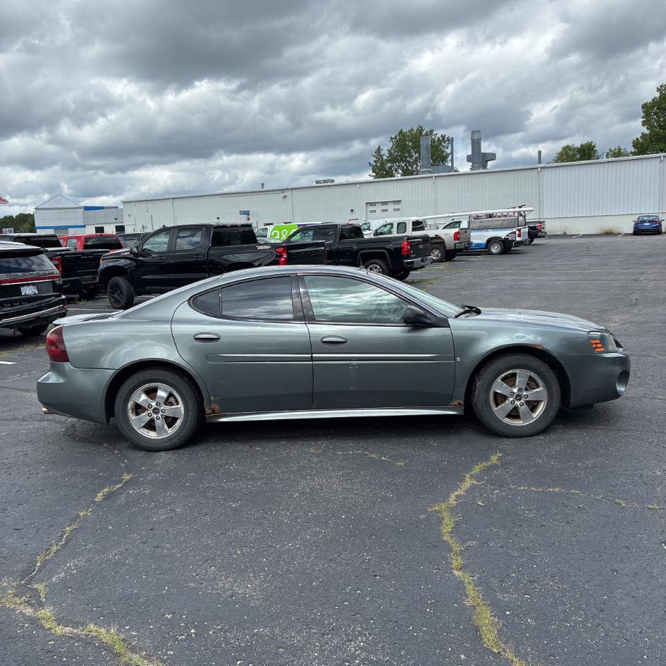 Used 2005 Pontiac Grand Prix GT w/ Leather Trim Package FWD image 10