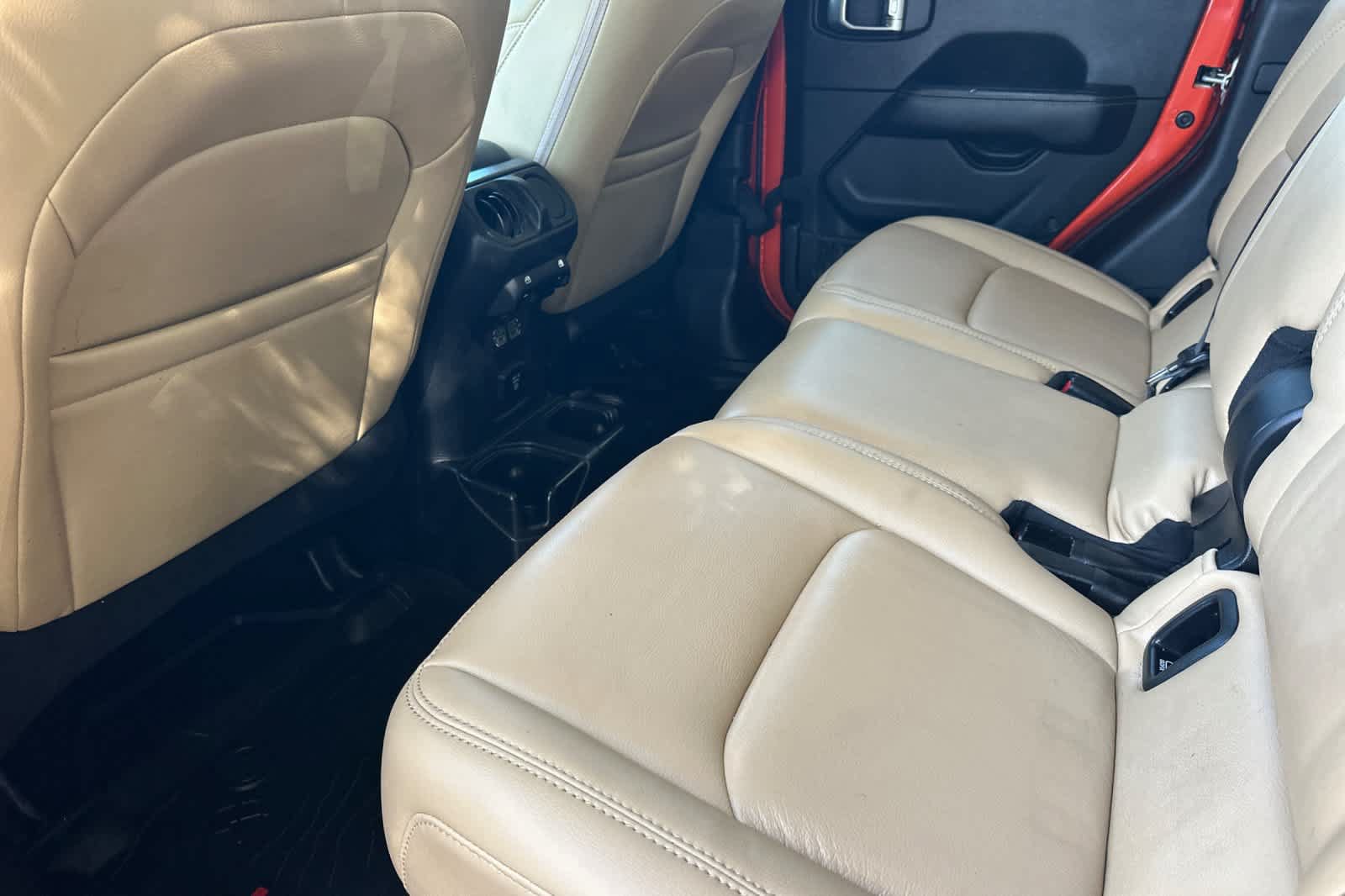 Used 2020 Jeep Gladiator Overland AWD/4WD image 4