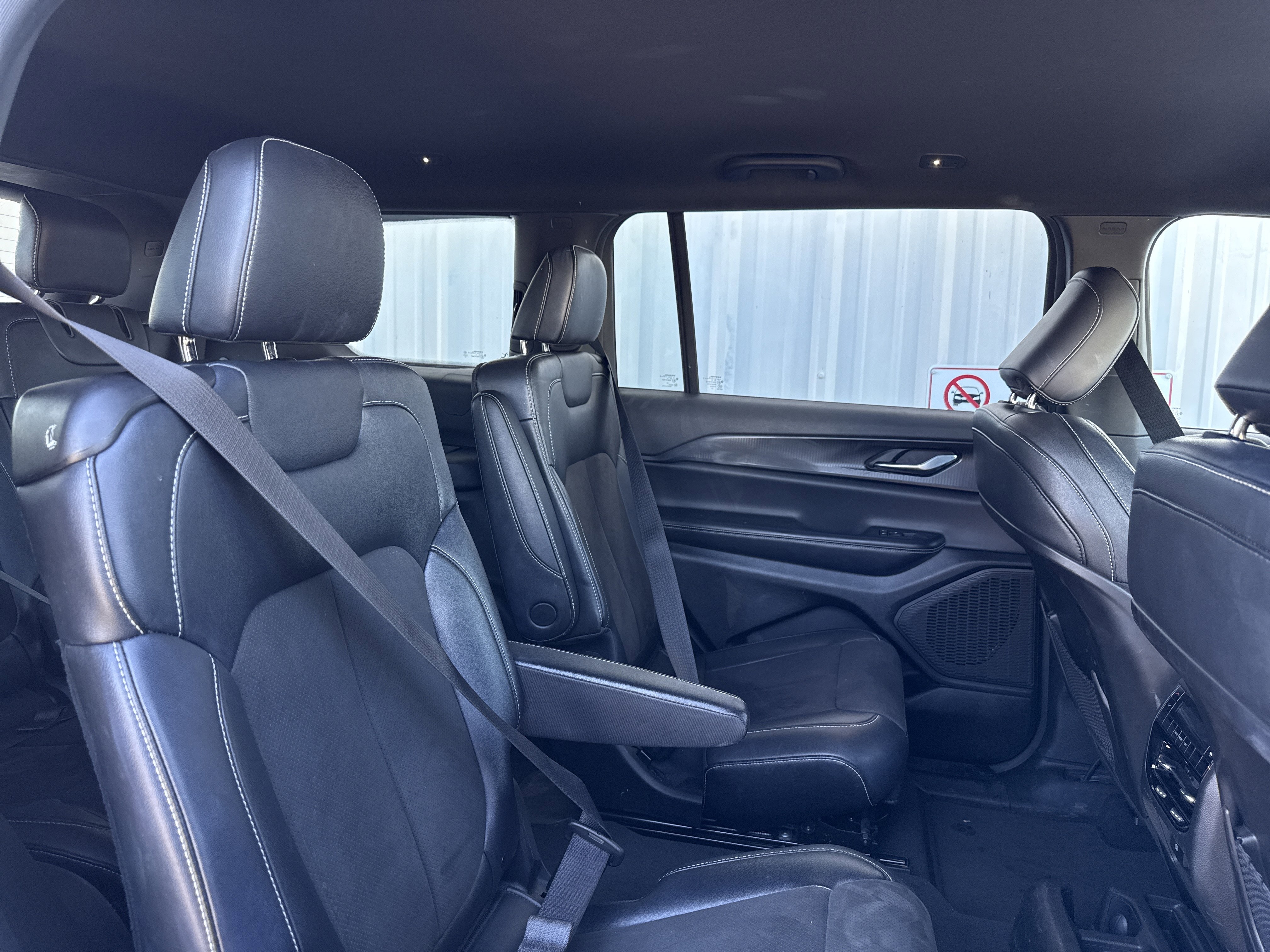 Used 2023 Jeep Grand Cherokee L Laredo image 48