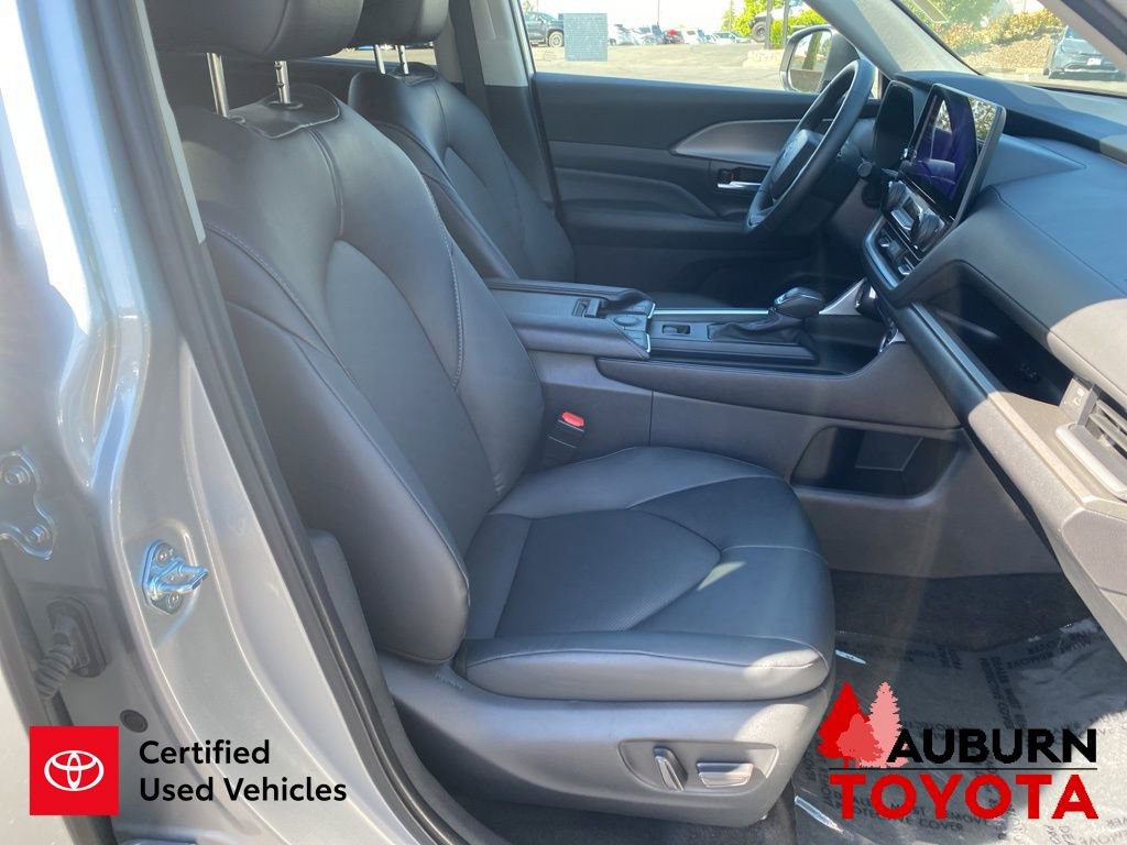 Used 2025 Toyota Grand Highlander AWD image 14