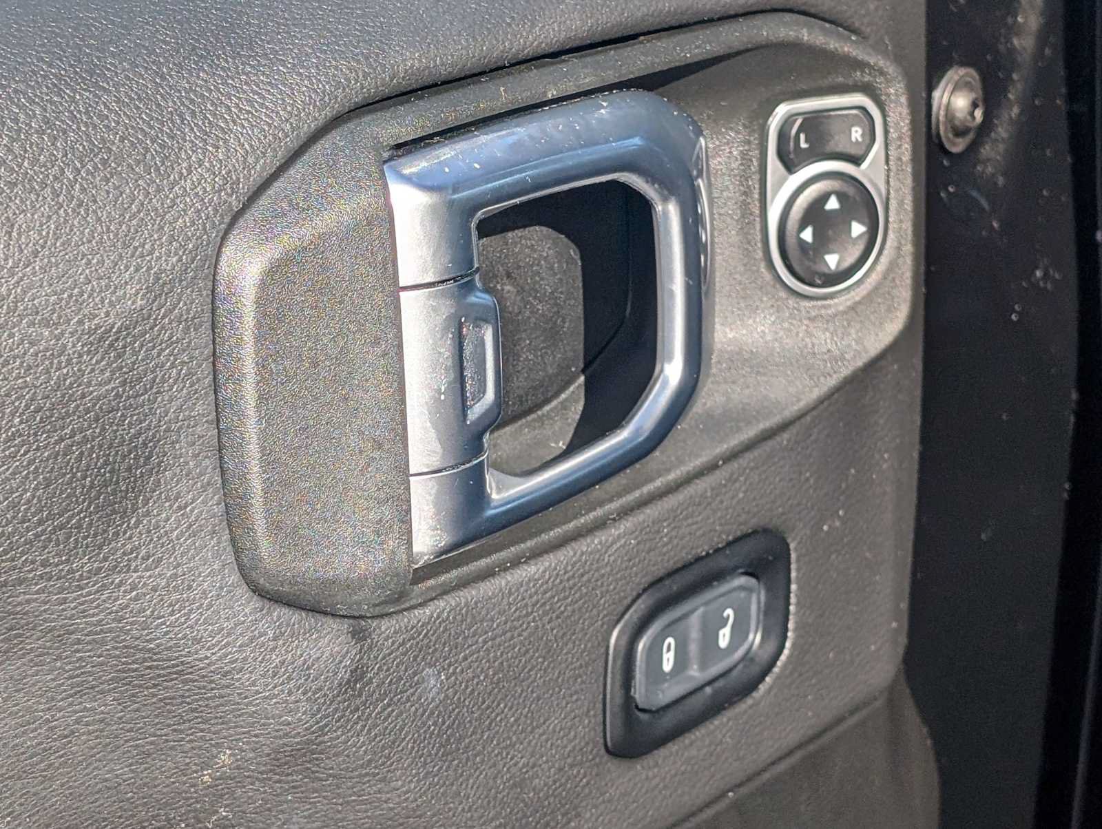 Used 2023 Jeep Wrangler Unlimited Sahara AWD/4WD image 7