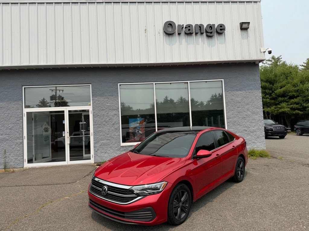 Used 2022 Volkswagen Jetta SE w/ Panoramic Sunroof Package FWD image 2