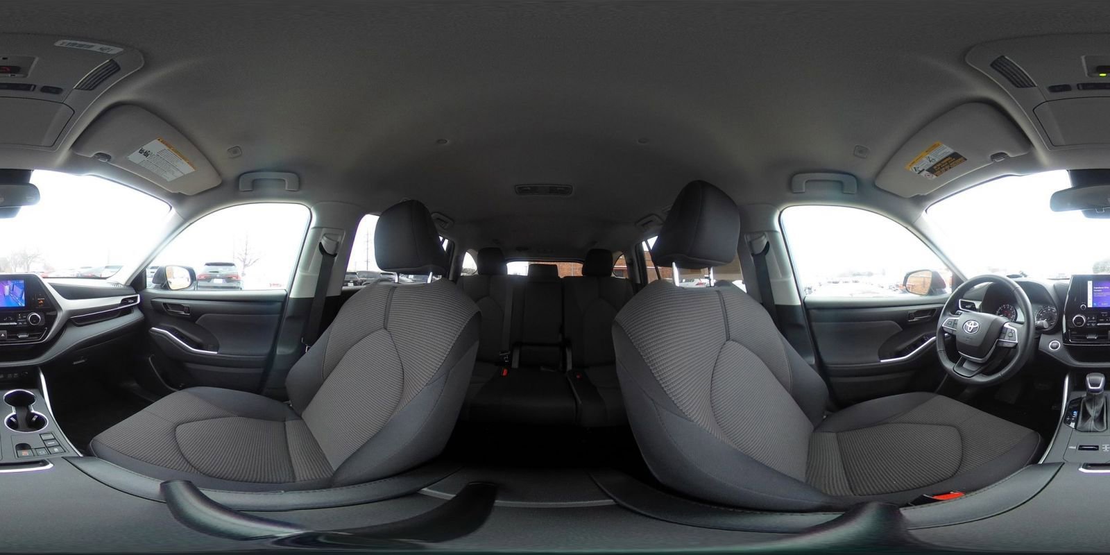 Used 2025 Toyota Highlander LE image 44