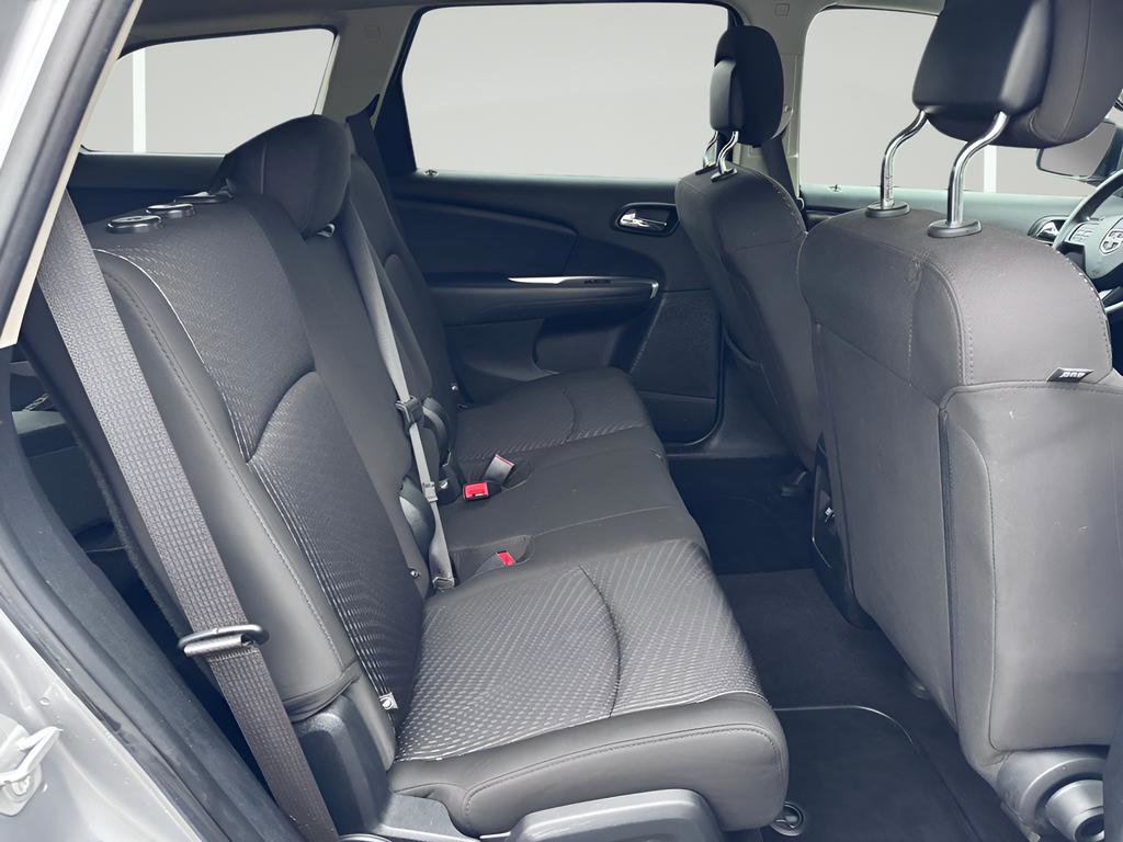 Used 2017 Dodge Journey SE image 28