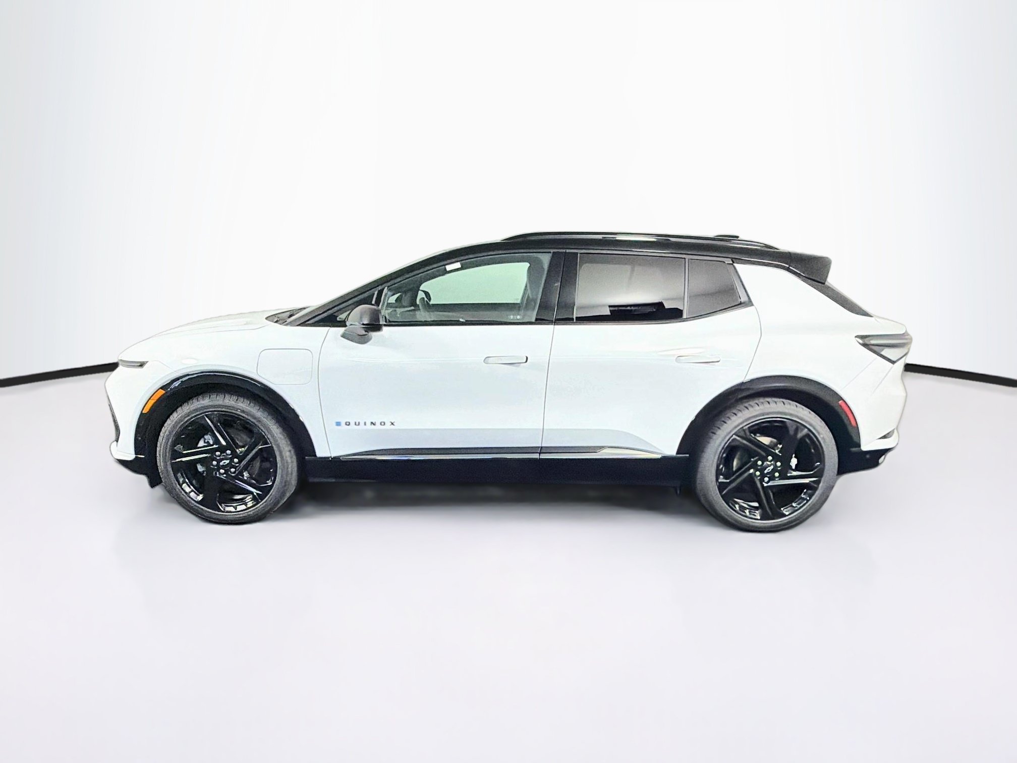 Used 2024 Chevrolet Equinox EV RS w/ Active Safety Package 3 FWD image 4