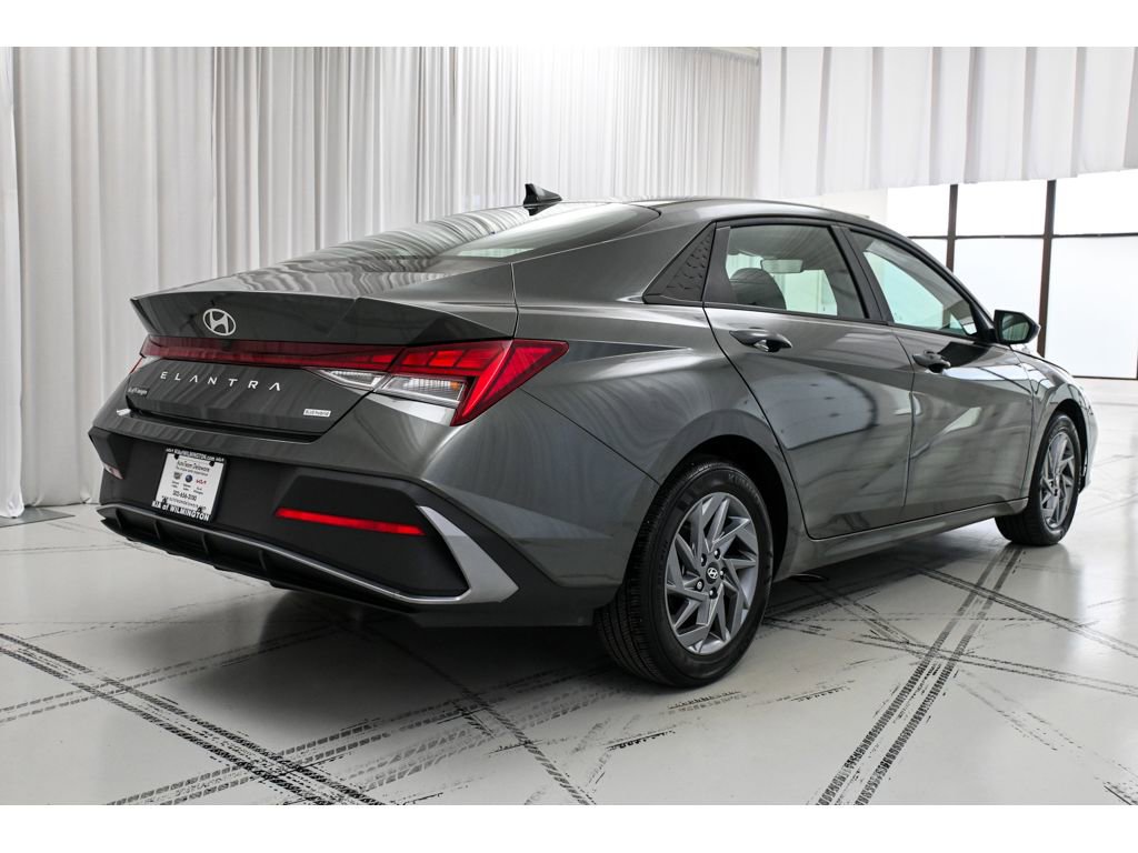 Used 2024 Hyundai Elantra Blue FWD image 7
