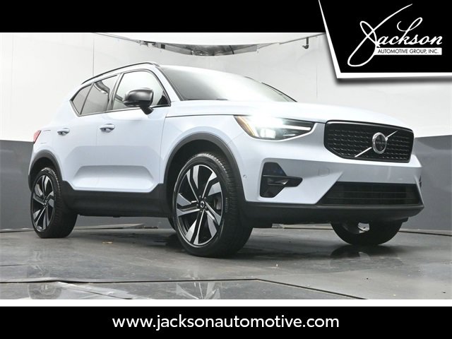Used 2025 Volvo XC40 B5 Plus w/ Protection Package Premier image 34