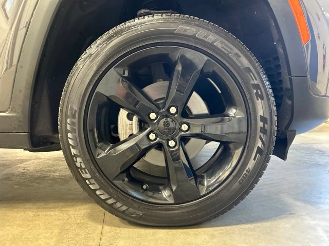 Used 2023 Jeep Grand Cherokee Altitude AWD/4WD image 11