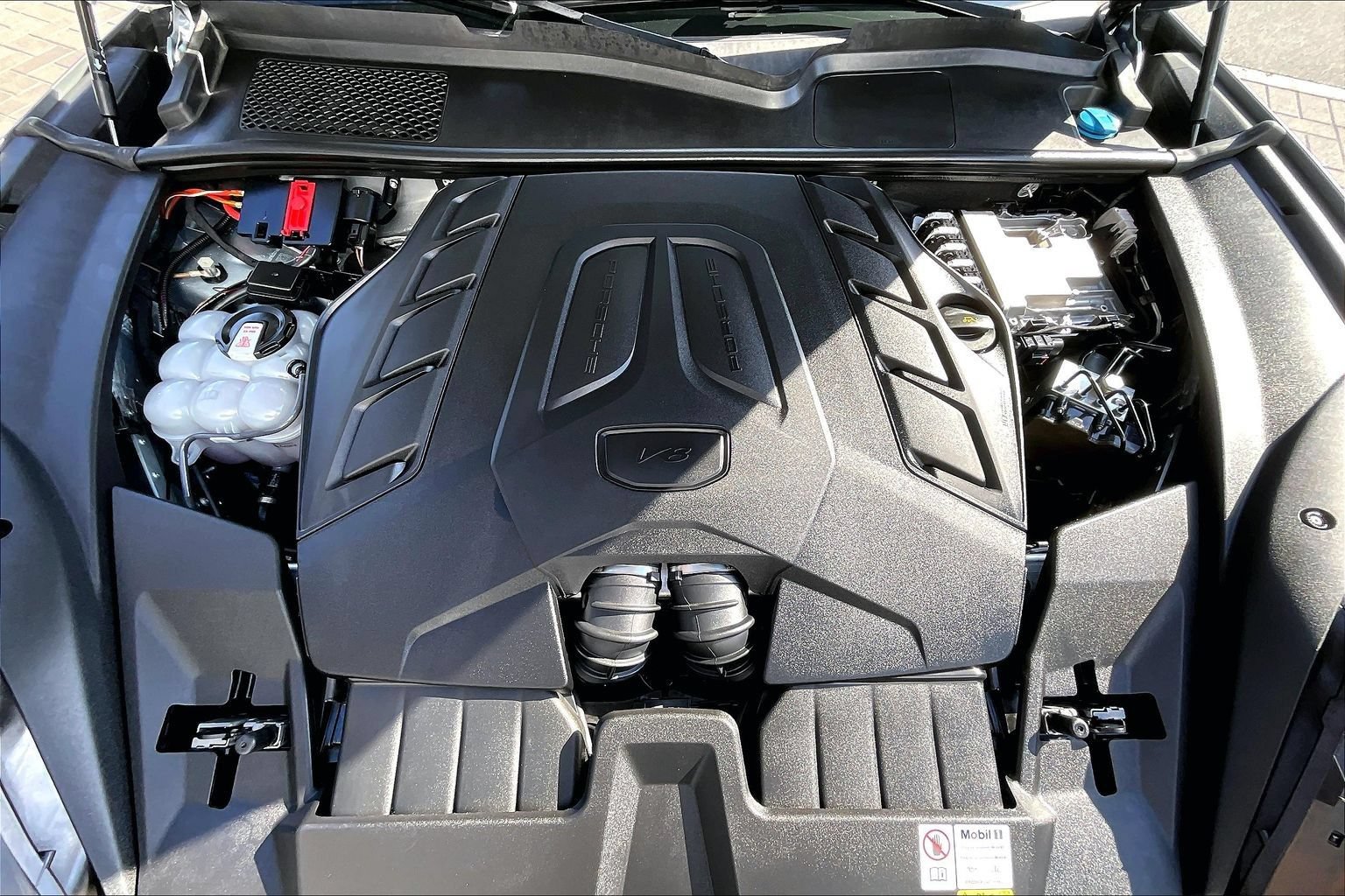Used 2024 Porsche Cayenne S AWD/4WD image 9