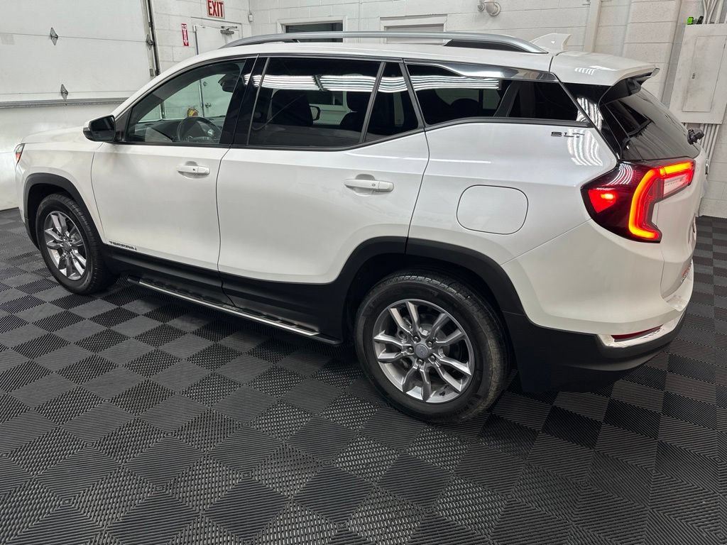 Used 2022 GMC Terrain SLT AWD/4WD image 7