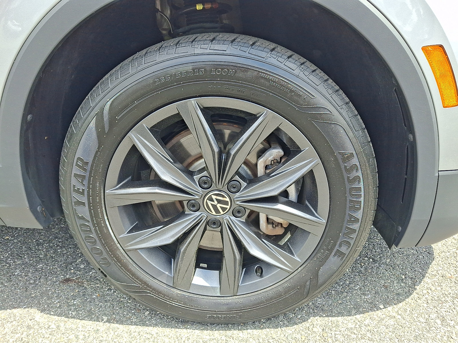 Used 2023 Volkswagen Tiguan SE AWD/4WD image 8