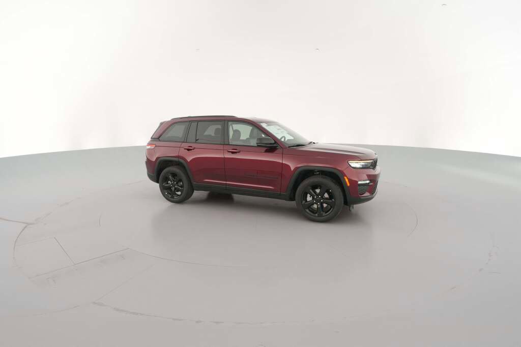 New 2025 Jeep Grand Cherokee Limited w/ Black Appearance Package image 15
