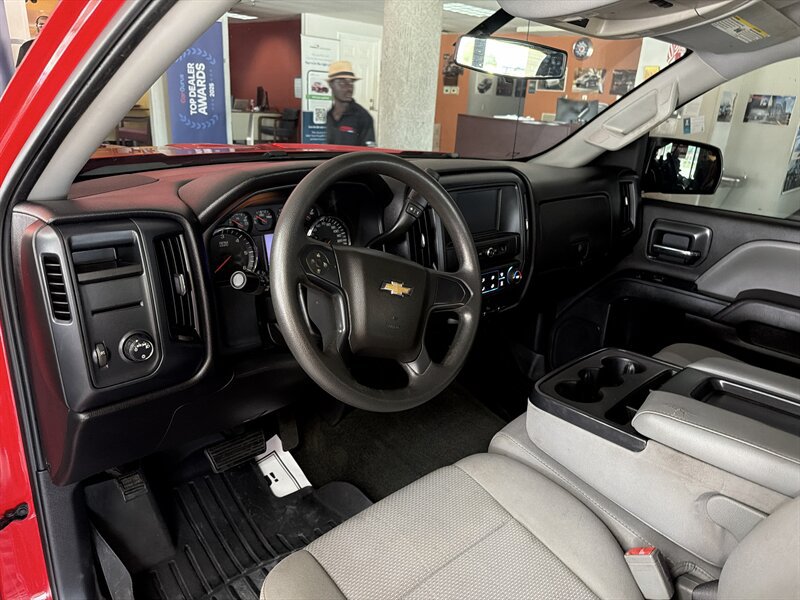 Used 2017 Chevrolet Silverado 1500 Custom w/ Custom Convenience Package RWD image 10
