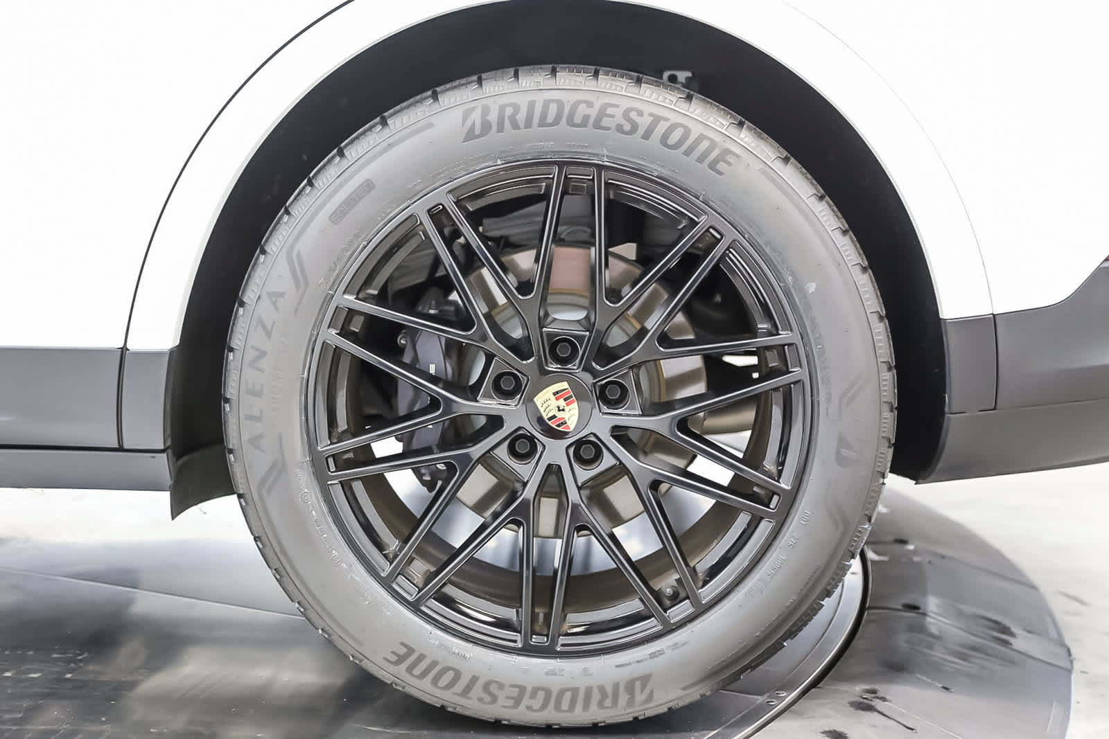 Certified 2024 Porsche Cayenne AWD/4WD image 13
