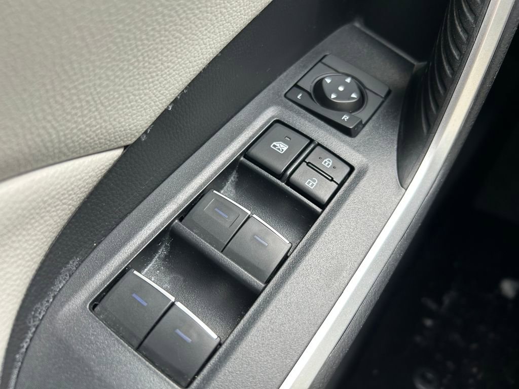 Used 2022 Toyota RAV4 XLE Premium image 15