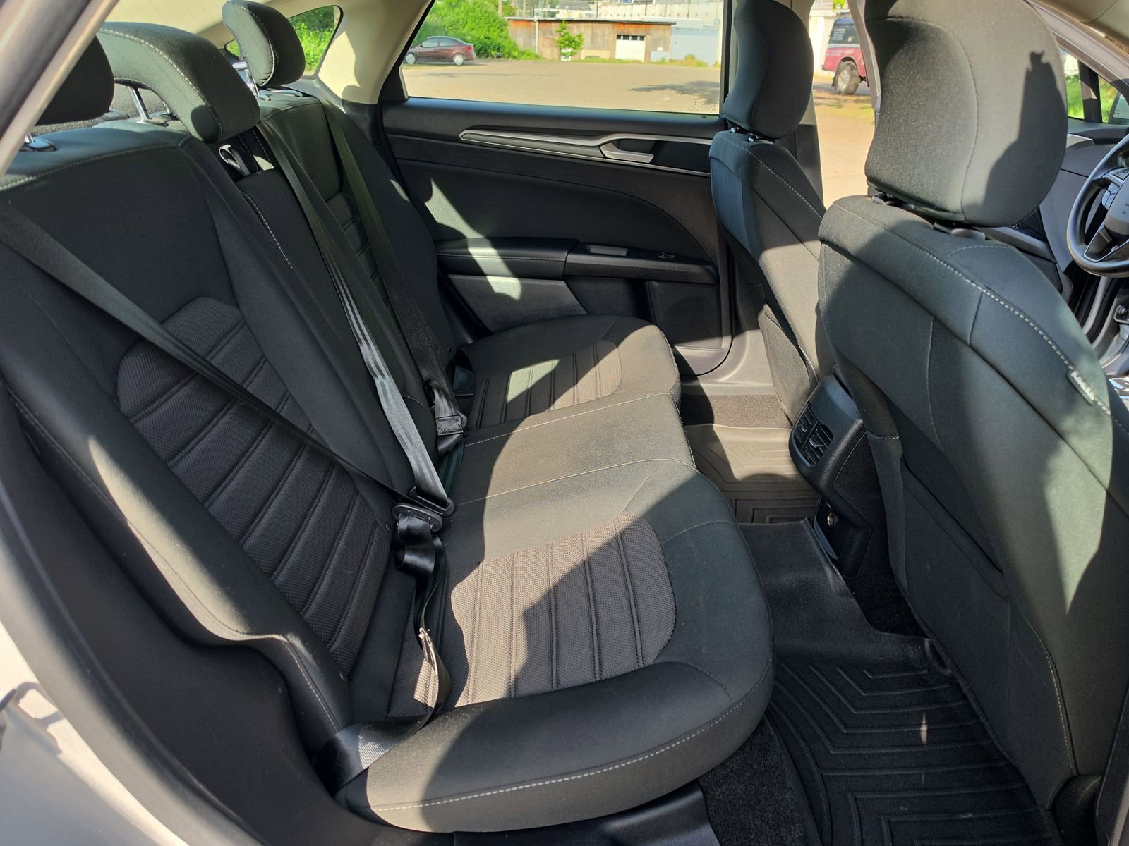 Used 2019 Ford Fusion SE FWD image 17