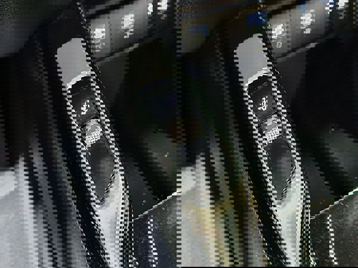 Used 2022 Kia Sorento SX image 40